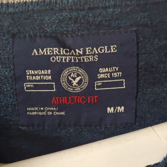 American Eagle V-Neck design Dark Blue light Sweater Size Medium - Picture 3 of 3